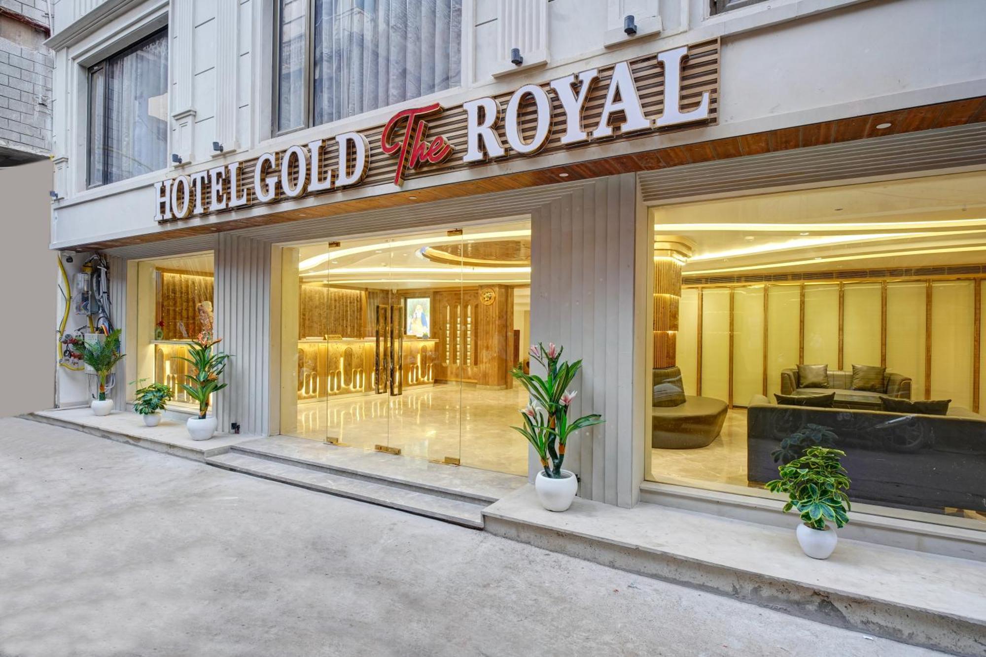 Newly Built Gold The Royal With Rooftop Restaurant - 2Mins Walk From New Delhi Rail Station & 5Mins From Connaught Place Esterno foto