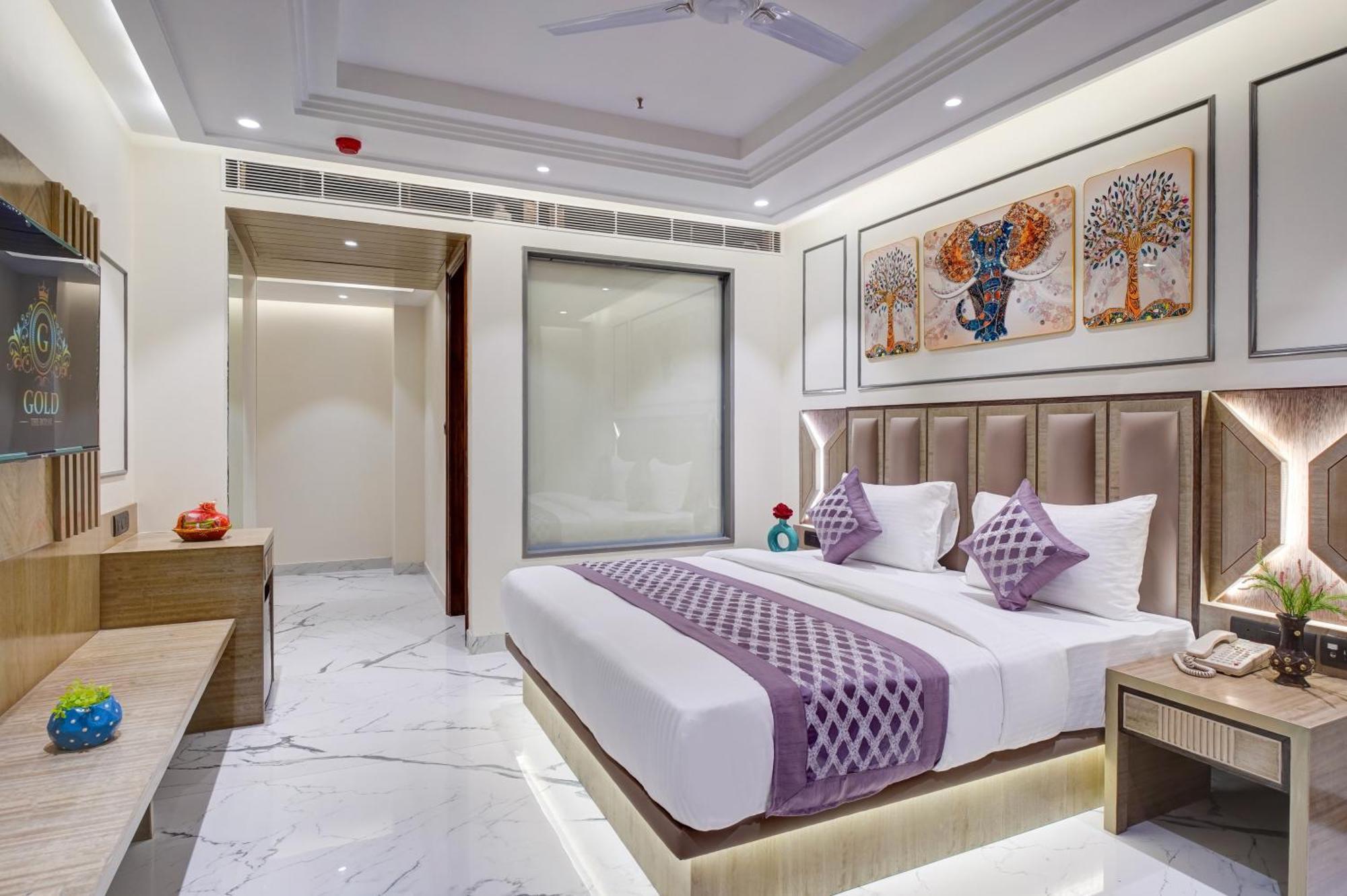 Newly Built Gold The Royal With Rooftop Restaurant - 2Mins Walk From New Delhi Rail Station & 5Mins From Connaught Place Esterno foto