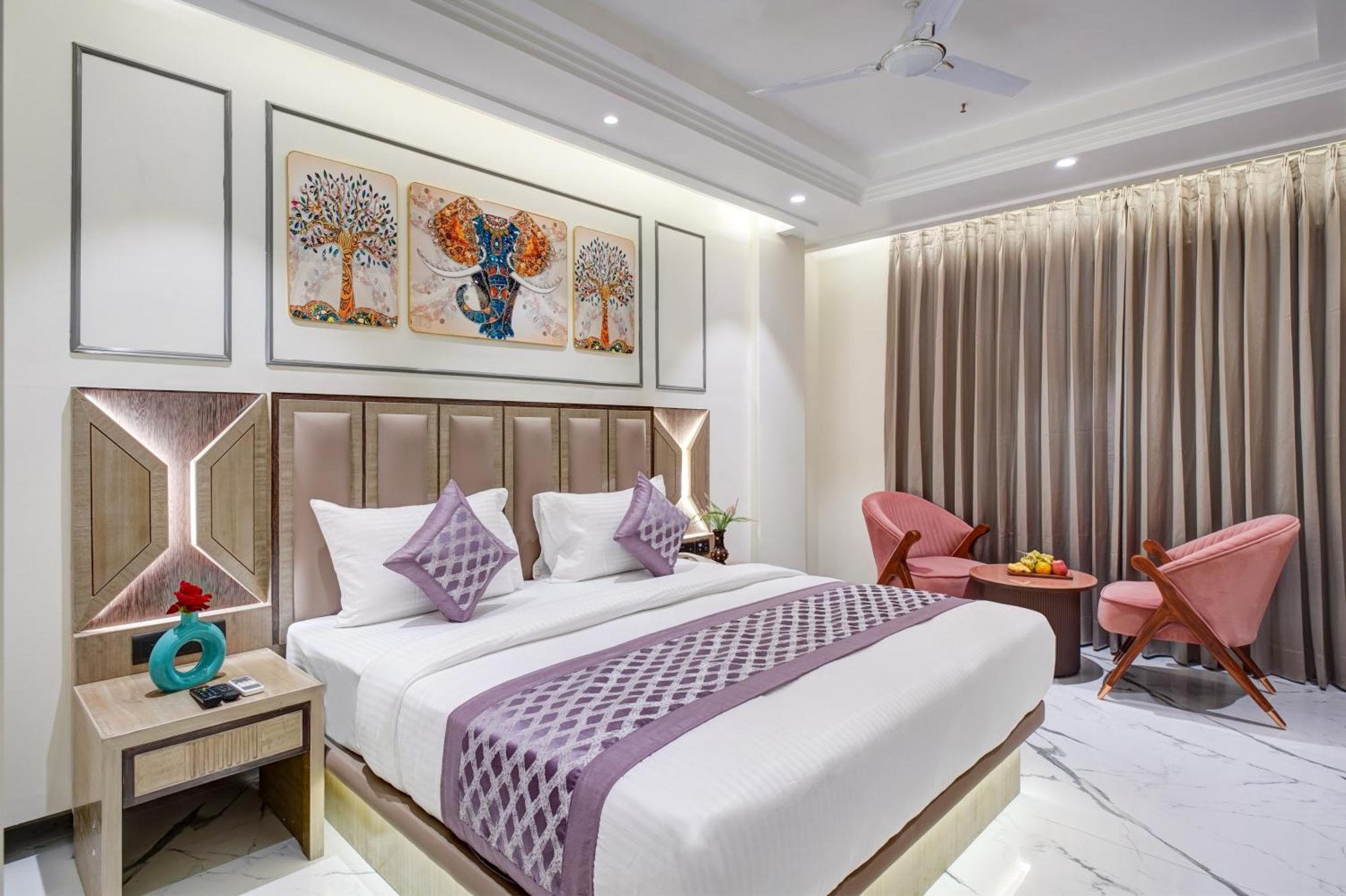 Newly Built Gold The Royal With Rooftop Restaurant - 2Mins Walk From New Delhi Rail Station & 5Mins From Connaught Place Esterno foto